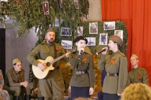 Артисты выступили с праздничной программой в ЦКС «Филимонковское». Фото: официальная страница ЦКС «Филимонковское» в социальных сетях