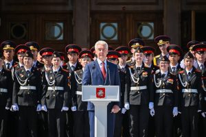 Ученики кадетских классов школы №2120 выступили на параде «Не прервется связь поколений». Фото: официальная страница школы №2120 в социальных сетях