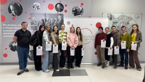 Десятиклассникам школы №2120 вручили сертификат о прохождении обучения по программе «Ассистент». Фото: официальная страница школы №2120 в социальных сетях