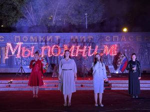 Участники творческих коллективов ДК «Десна» выступили на патронатной акции «Свеча памяти». Фото: официальная страница «Десна» в социальных сетях