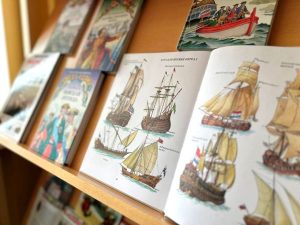 Открытие книжной выставки «По волнам истории Российского флота» состоялось в ДК «Первомайское». Фото: официальная страница ДК «Первомайское» в социальных сетях