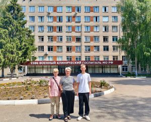 Семья Вишневых из Филимонковского отправила гуманитарную помощь бойцам СВО. Фото: официальная страница школы №2065 в социальных сетях
