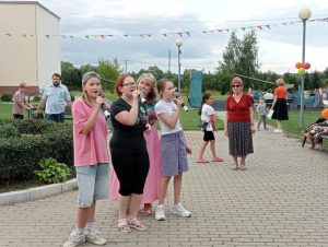 Сотрудники ДК «Первомайское» организовали две развлекательные программы. Фото: официальная страница ДК «Первомайское» в социальных сетях