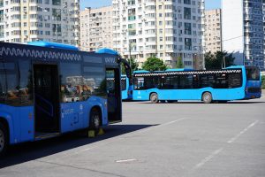 Специальные автобусные рейсы до учебных заведений начали курсировать в Филимонковском районе. Фото: Анна Быкова, «Вечерняя Москва»
