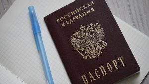 Александр Хинштейн напомнил о том, что куряне могут проголосовать в Москве. Фото: Анна Быкова, «Вечерняя Москва»