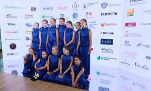 Ученицы школы №2120 исполнили танец на открытии Международного женского форума. Фото: официальная страница школы №2120 в социальных сетях