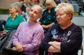 Москвичей старшего поколения пригласили на встречу «Дыхание времени» в ДК «Десна». Фото: Анна Быкова, «Вечерняя Москва»