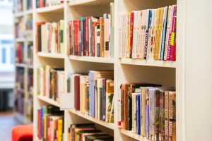 Открытие книжной выставки прошло в ДК «Первомайское». Фото: Ксения Догонашева, «Вечерняя Москва»