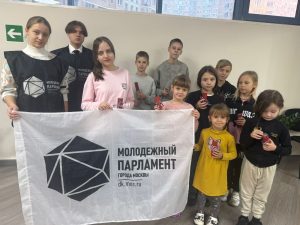 Молодые парламентарии Филимонковского района организовали мастер-класс по созданию свечей. Фото: официальная страница МП Филимонковского района в социальных сетях